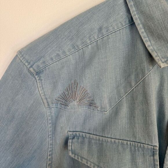 Bespoke Post Line of Trade Mens Light Denim Pearl Snap Embroidered Short Sleeve - Picture 4 of 10